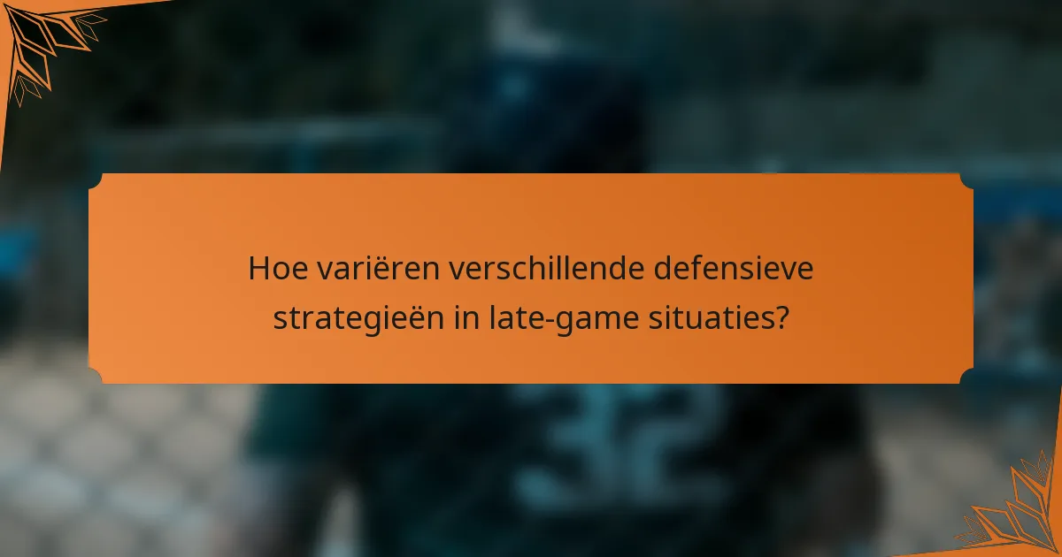 Hoe variëren verschillende defensieve strategieën in late-game situaties?