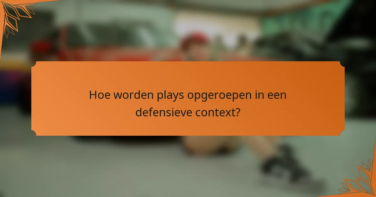Hoe worden plays opgeroepen in een defensieve context?