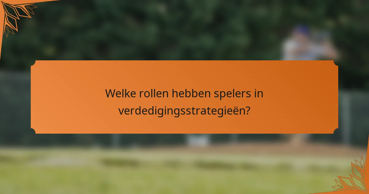 Welke rollen hebben spelers in verdedigingsstrategieën?